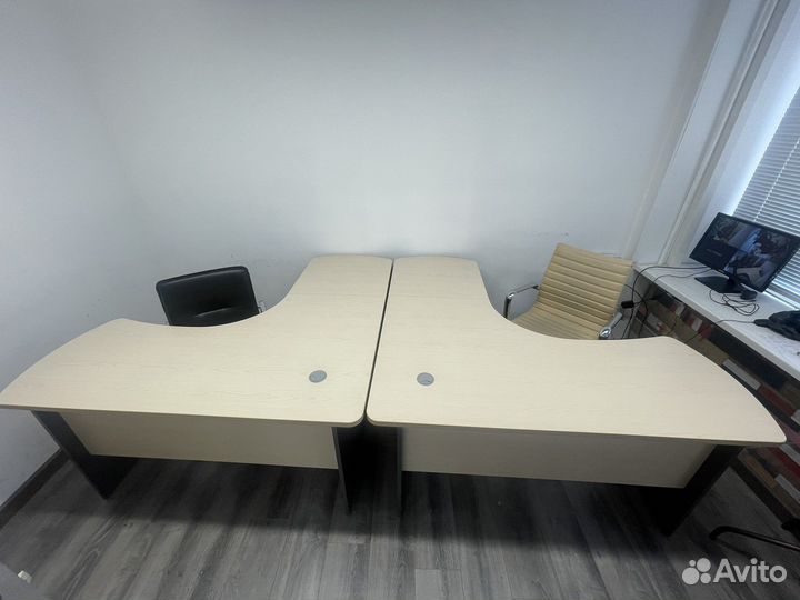 Стол офисный угловой с тумбой
