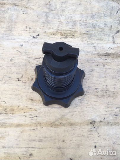 Болт крепления запасного колеса Volkswagen Jetta 5