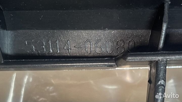 Решетка радиатора Тойота-Камри (2014-17)