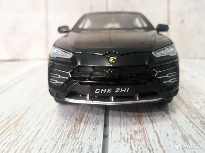 Модель автомобиля коллекционная Lamborghini Urus