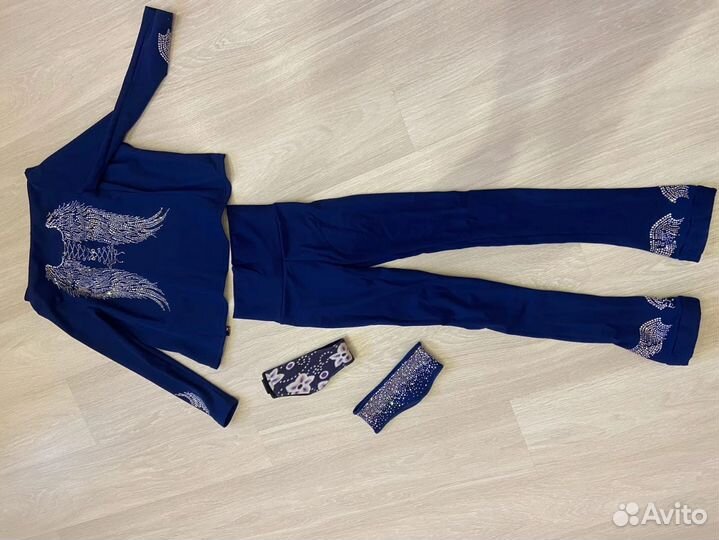 Костюм для фигуристок, рост 146, цена 5500 торг