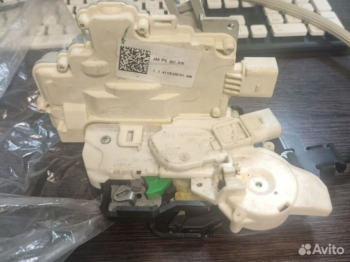 Замок передний правый 10 pin Porsche Cayenne 2 958