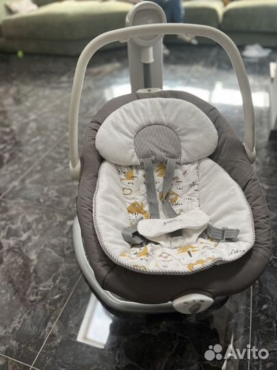 Продаю электронную качель-шезлонг Joie Serina