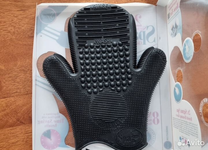 Перчатка для мытья кистей Sigma Cleaning Glove