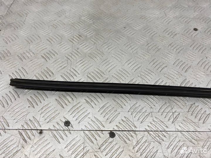 Б/У уплотнительная резинка стекла задний левый