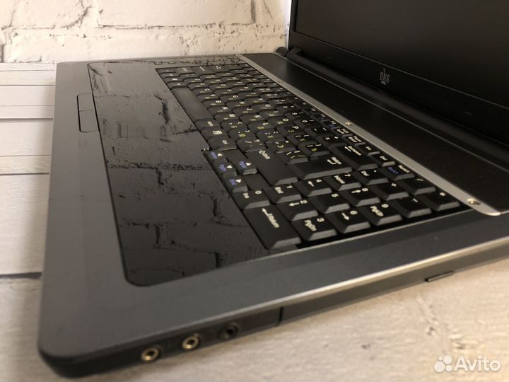 Ноутбук 18.4 дюймов Core i5 8Gb RAM 1Gb Video