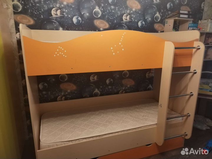 Двухъярусная кровать