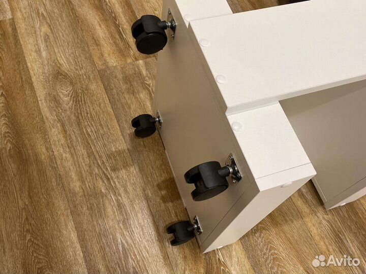 Тележка косметологическая