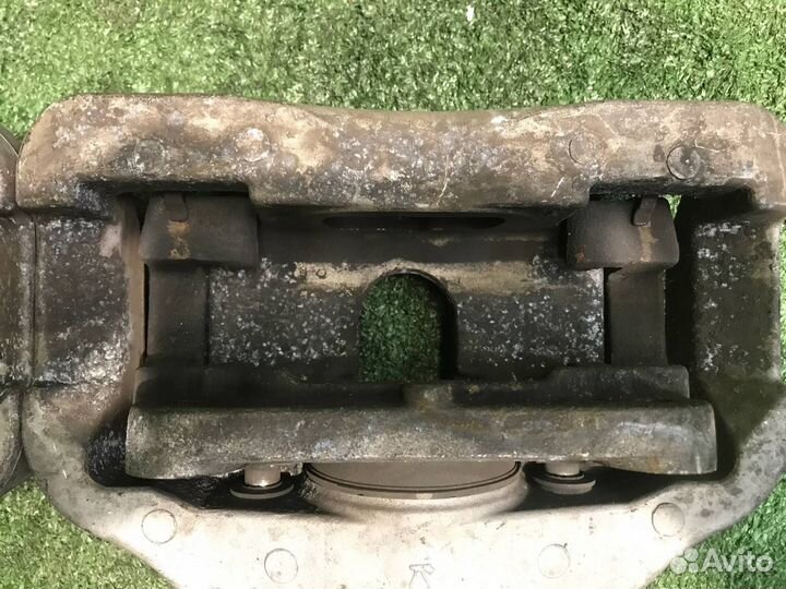 Суппорта передняя Bmw 5-Series E60 E60 N52B30 2007