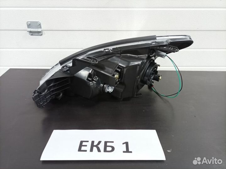 Фара правая Mitsubishi Lancer 9 2000-2010