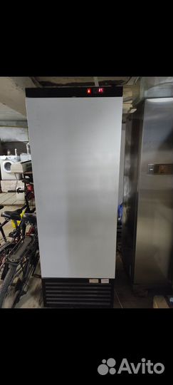 Холодильный шкаф