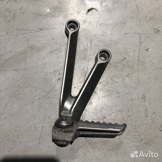 Левый пассажирский кронштейн для Kaasaki ZX10R 04