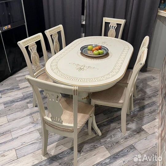 Кухонный стол и стулья новые