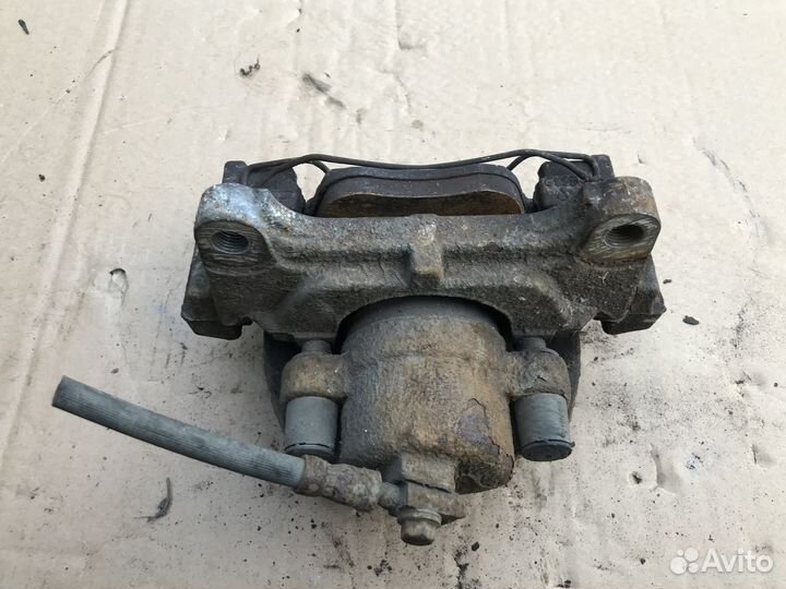 Суппорт передний правый Volkswagen Tiguan 11-17