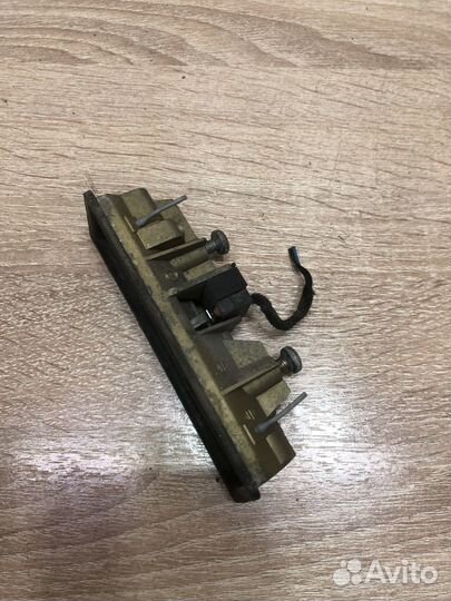 Кнопка крышки багажника Ауди A4 B6 седан