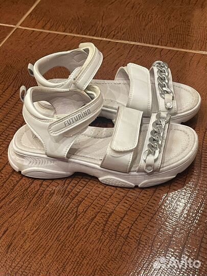Босоножки для девочки 33