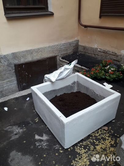 Бетонные цветники, вазоны
