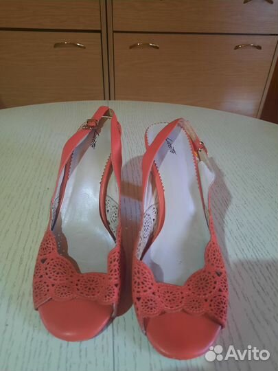 Босоножки натуральная кожа 38 размер