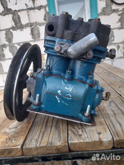 Компрессор автомобильный двухпоршневой