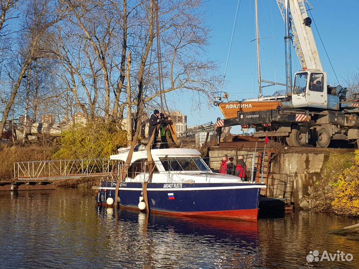 Моторная яхта