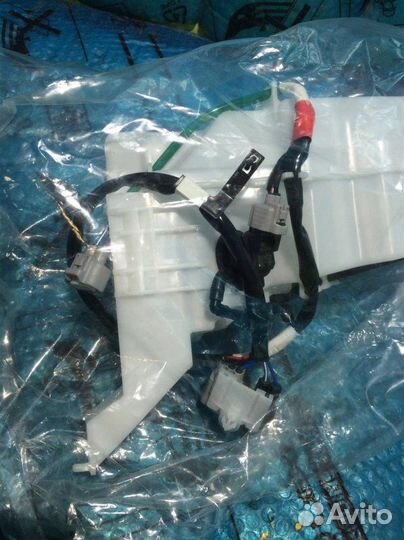 Бачок омывателя лобового стекла Toyota Land