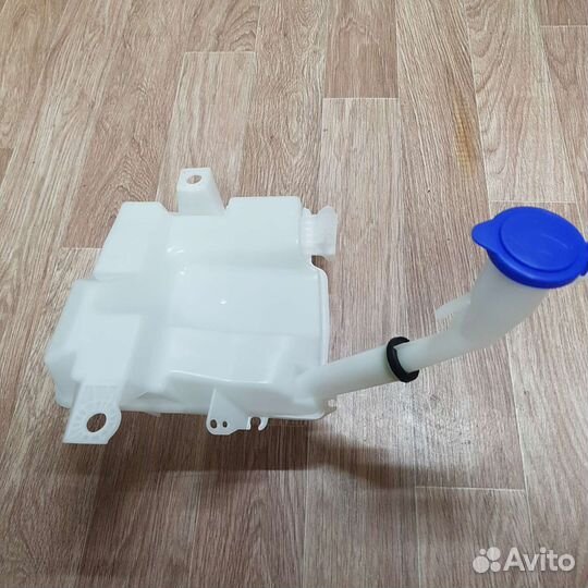 Бачок омывателя с горловиной Ford Focus 3