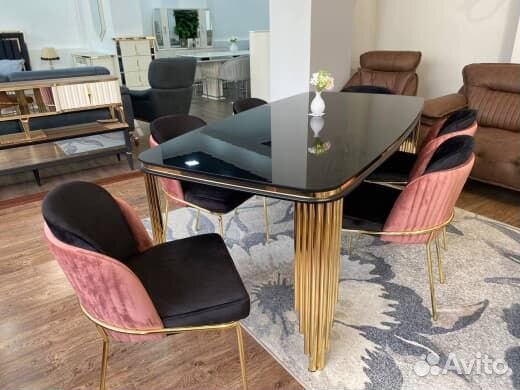 Кухонный стол со стульями