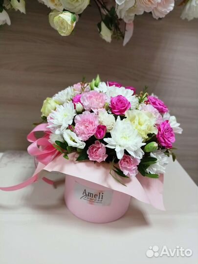 Цветы в шляпной коробке