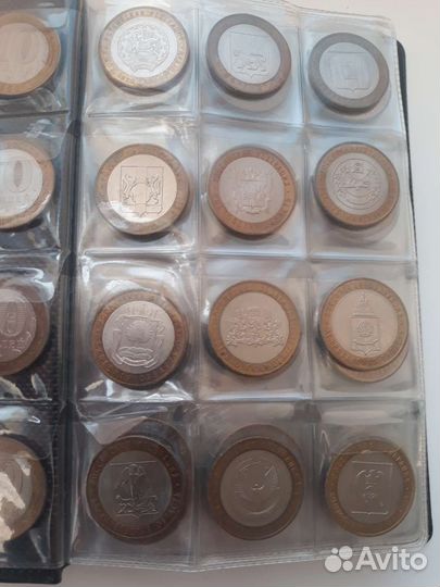 Набор монет в альбоме