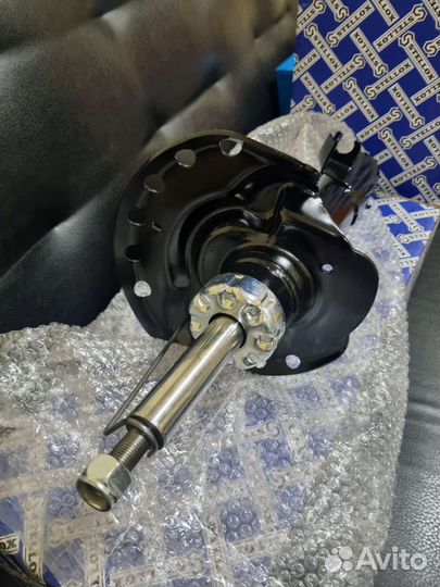 Амортизаторы новые передние Немецкие Volvo Ford