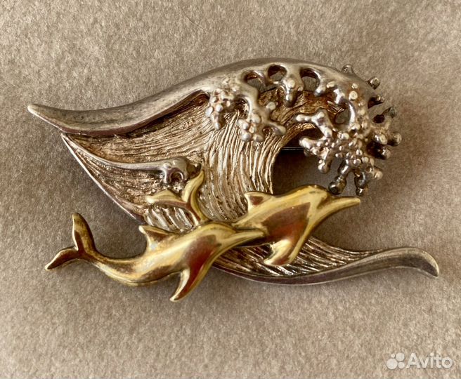 Серебряная винтажная брошь Дельфины
