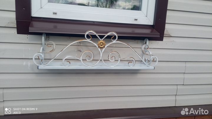 Кованый цветник под окно