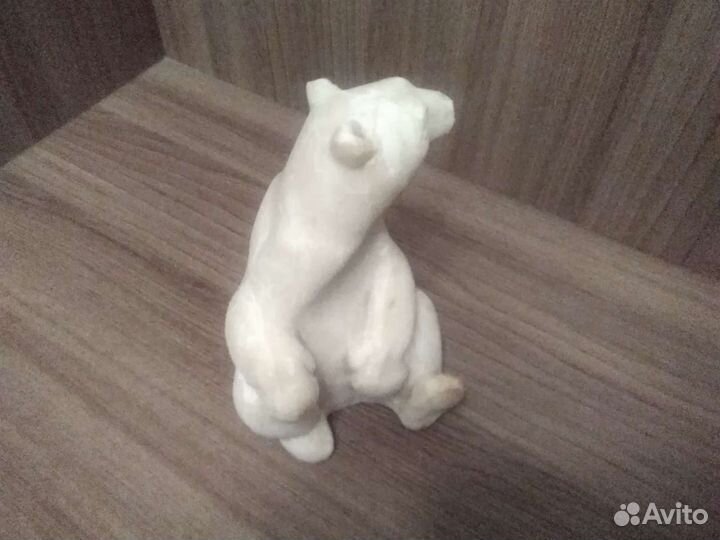 Статуэтка медведь из белого мрамора