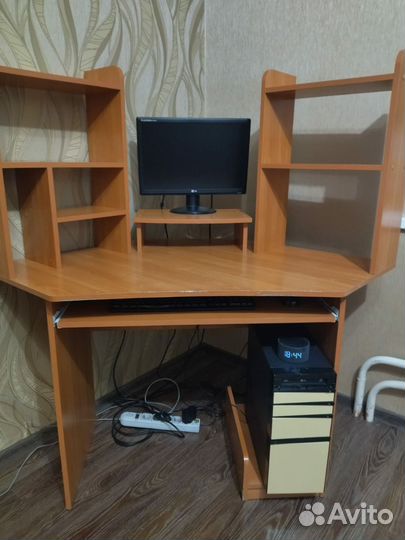 Компьютерный стол