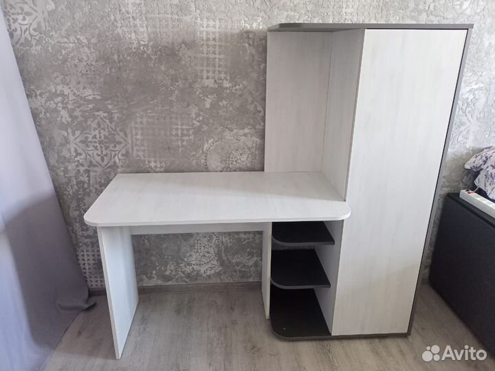 Стол с пеналом