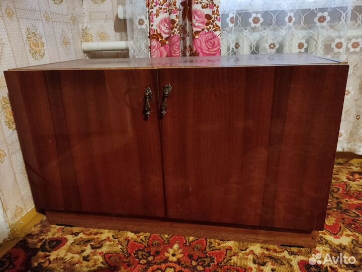 Тумба лакированная