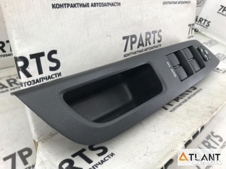 Блок упр. стеклоподьемниками передний правый toyot