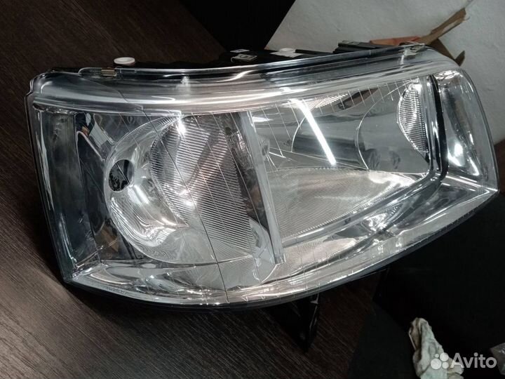 Фара Правая Volkswagen Transporter T5 (2004)