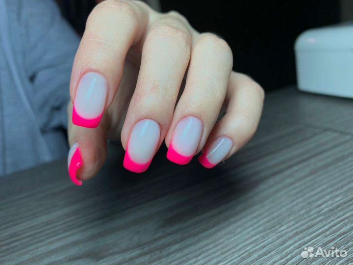 Маникюр с покрытием лаком