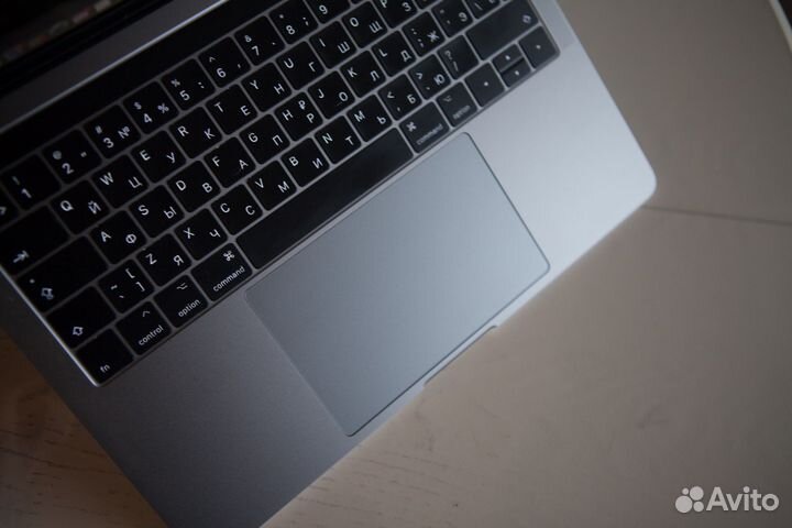Продам mac book pro 13’ 8gb/256gb/ touch bar