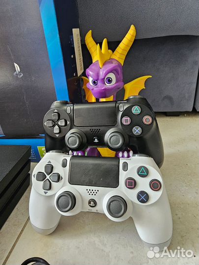 Sony PlayStation 4 Pro 1tb/ 2 геймпада