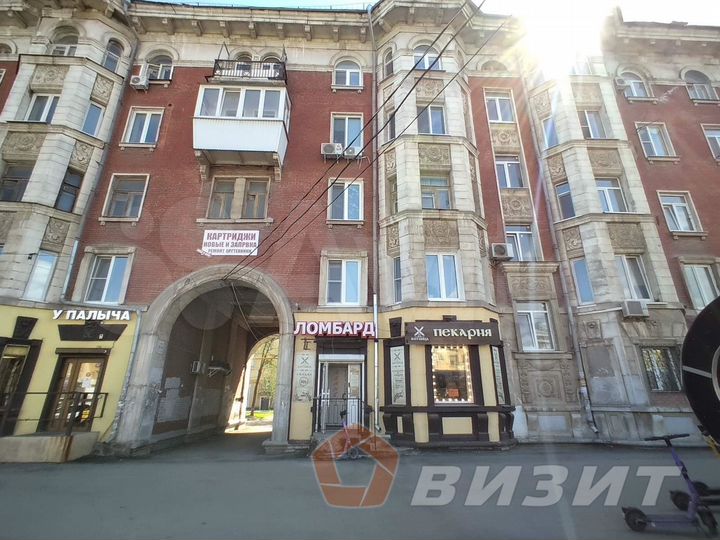 Торговая площадь у станции метро Безымянка