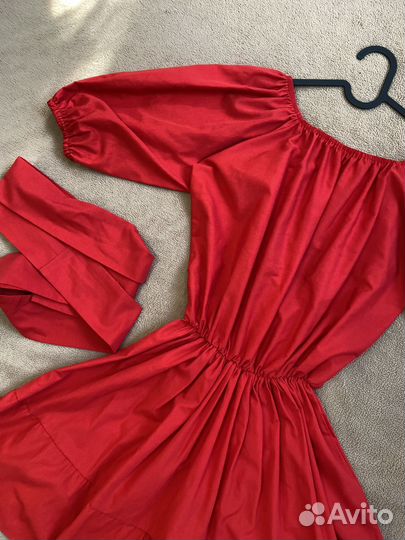Красное платье с открытыми плечами и поясом 40 42