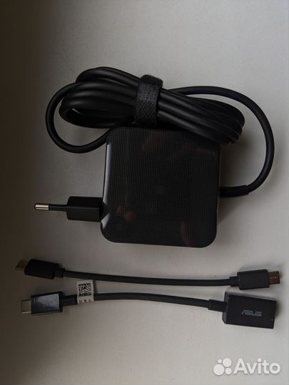 Аксессуары и зарядный блок от Asus Zenbook S13
