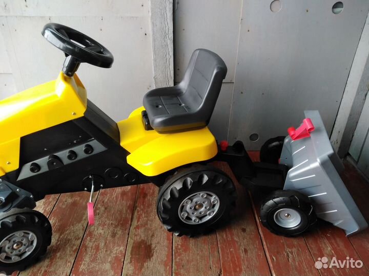 Детский трактор с педалями