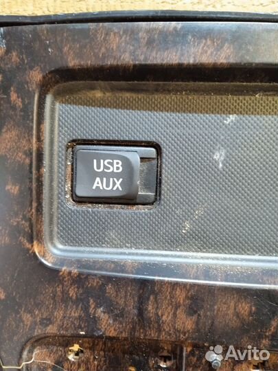 Консоль центральная Toyota Land Cruiser 200 4.5л 1