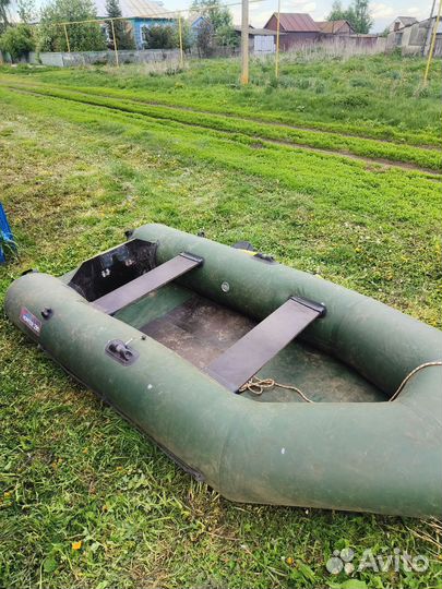 Надувная лодка с электромотором
