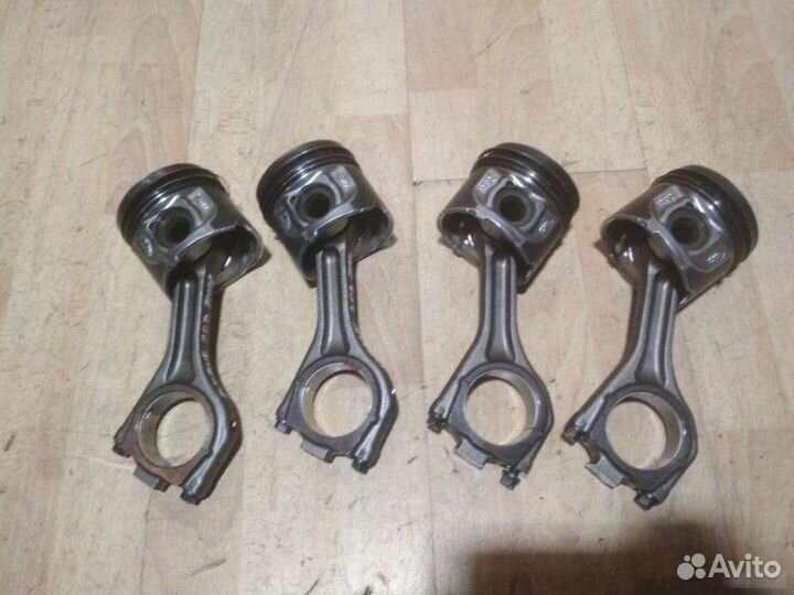 Поршень с шатуном Land Rover Range Rover Evoque