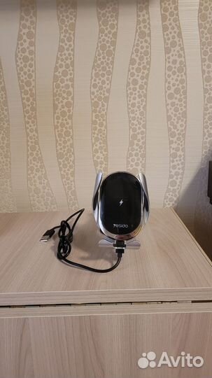 Держатель для телефона в машину с зарядкой