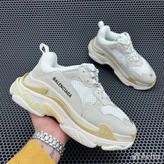 Кроссовки Balenciaga Triple S Beige